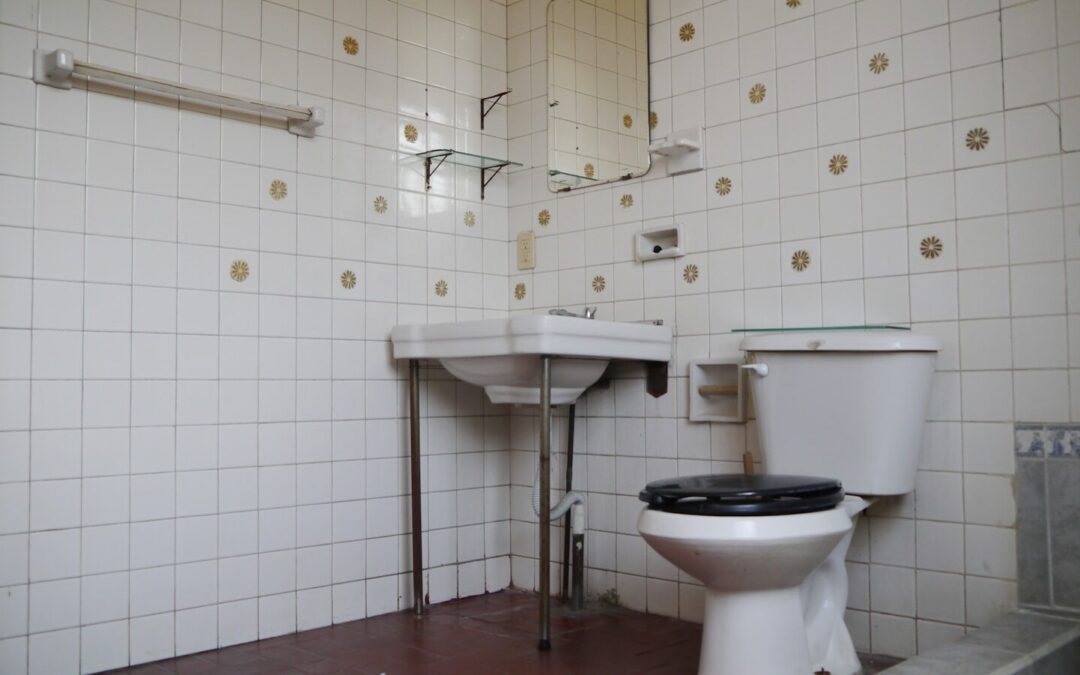 How Much Does a Plumber Charge to Replace a Toilet?