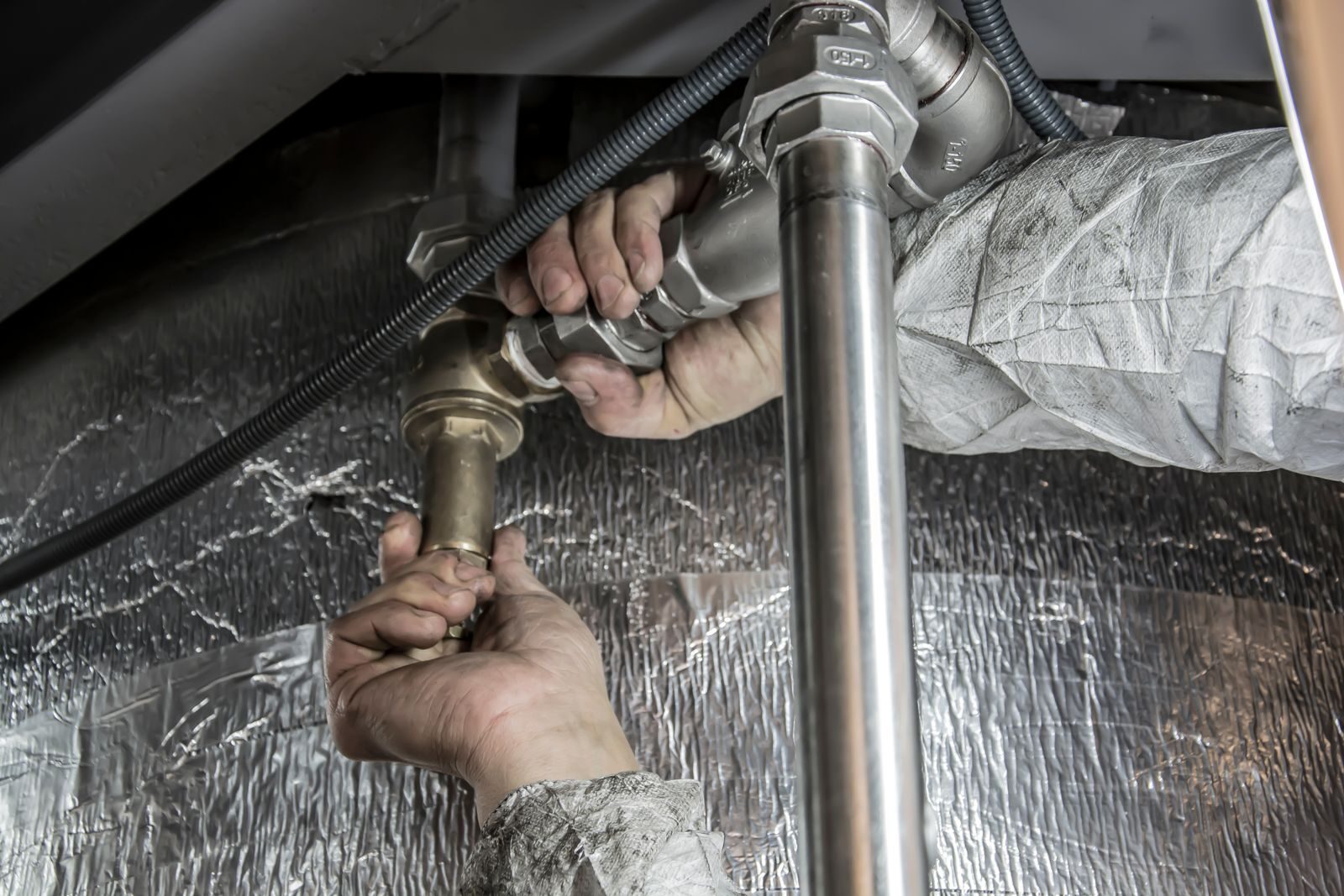 Photo by Anıl Karakaya plumber services